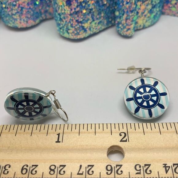 (P1) Glass Nautical Earrings - Picture 3 of 3